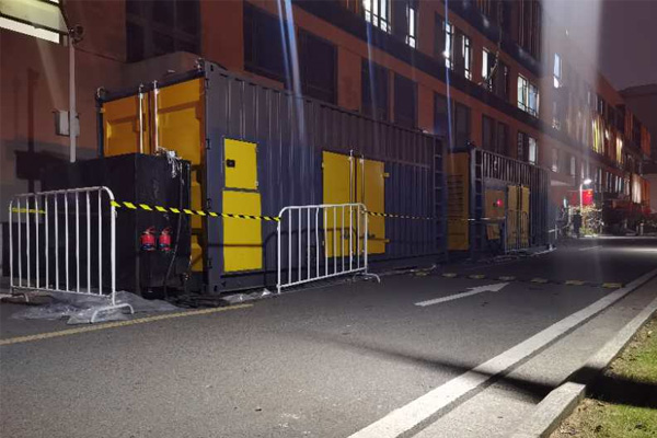 南陵柴油发电机组的输出电压是如何调节的？