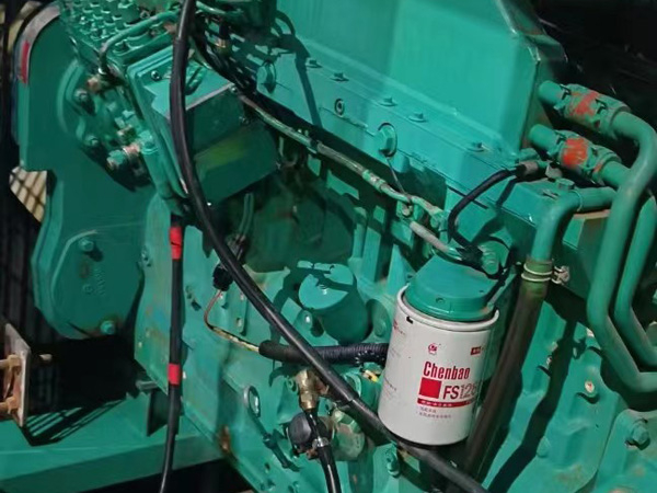 南陵如何确定新的发电机组控制系统是否与原系统兼容？