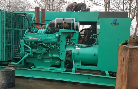 南陵发电机组如何判断水冷式机油散热器内部是否需要清洗？